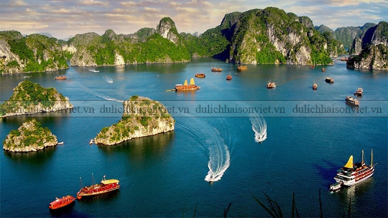 ve-dep-vinh-ha-long-tu-tren-cao