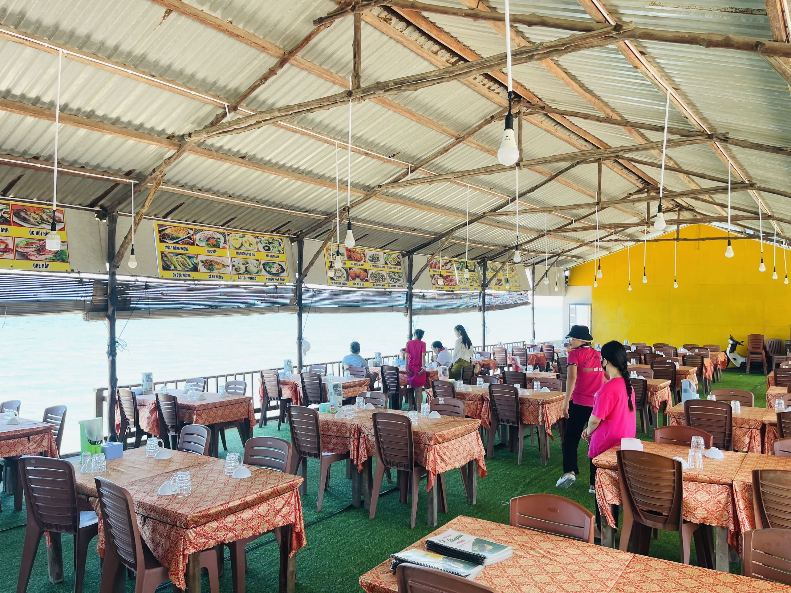 quan-hai-san-vespa-bo-ke